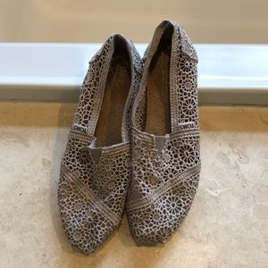 Toms Skips-one